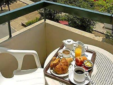Les Chemins Francis - Modern Hotel Bagnols-les-Bains Экстерьер фото