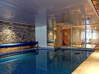 Les Chemins Francis - Modern Hotel Bagnols-les-Bains Экстерьер фото