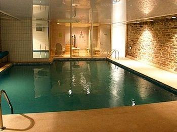 Les Chemins Francis - Modern Hotel Bagnols-les-Bains Экстерьер фото