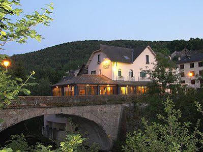 Les Chemins Francis - Modern Hotel Bagnols-les-Bains Экстерьер фото